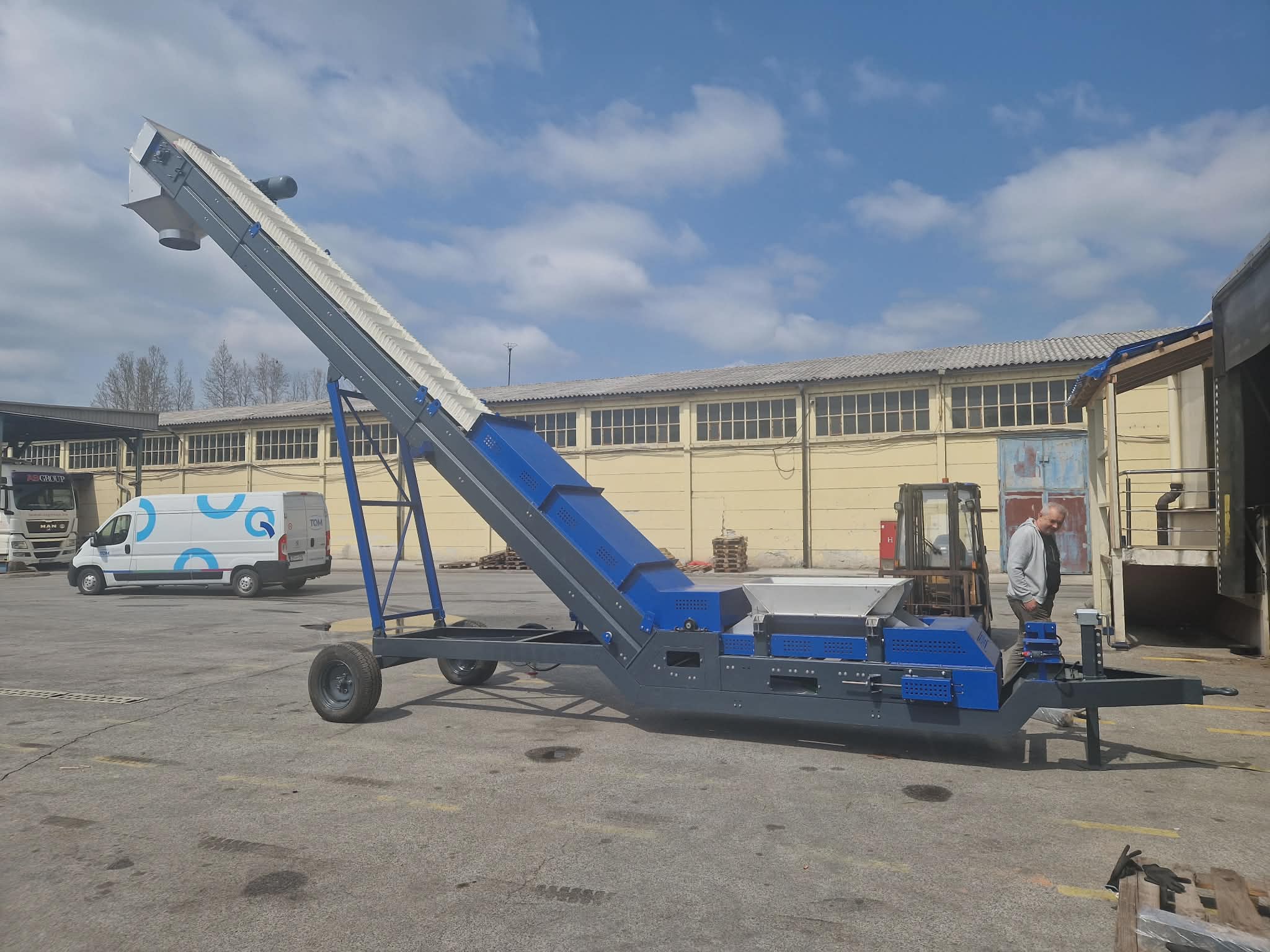 Strojrem transporter